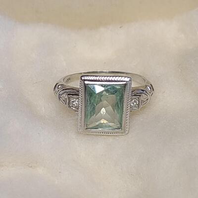 Lot J1: 18kt White Gold Ring