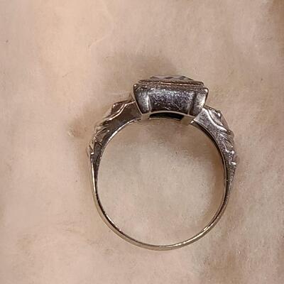 Lot J1: 18kt White Gold Ring