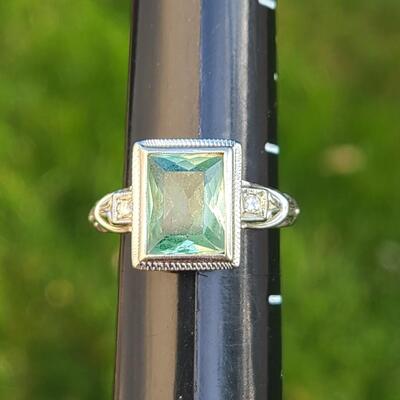 Lot J1: 18kt White Gold Ring