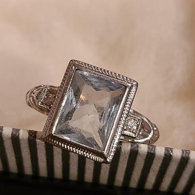 Lot J1: 18kt White Gold Ring