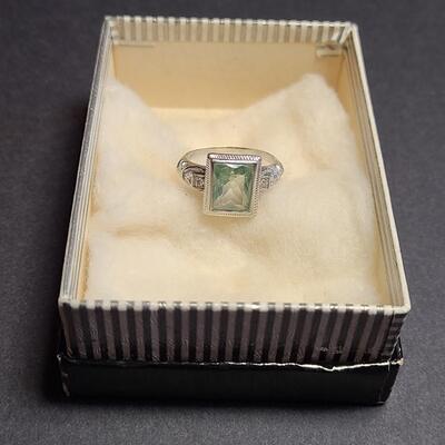Lot J1: 18kt White Gold Ring