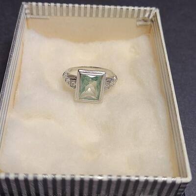 Lot J1: 18kt White Gold Ring