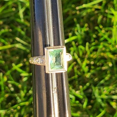 Lot J1: 18kt White Gold Ring
