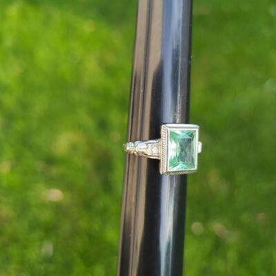 Lot J1: 18kt White Gold Ring