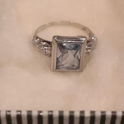 Lot J1: 18kt White Gold Ring