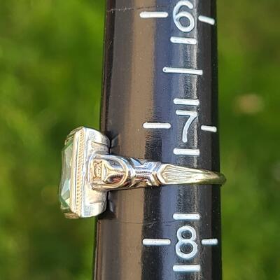 Lot J1: 18kt White Gold Ring