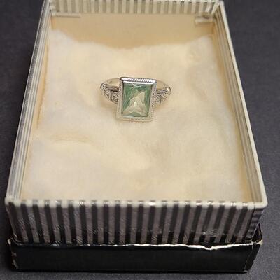 Lot J1: 18kt White Gold Ring