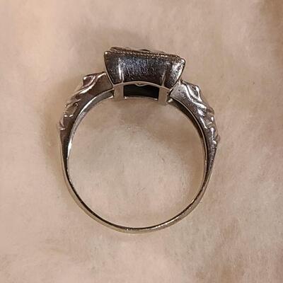 Lot J1: 18kt White Gold Ring
