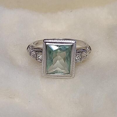 Lot J1: 18kt White Gold Ring