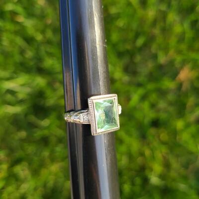Lot J1: 18kt White Gold Ring