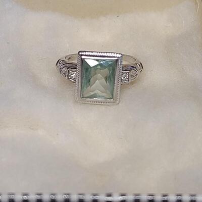 Lot J1: 18kt White Gold Ring