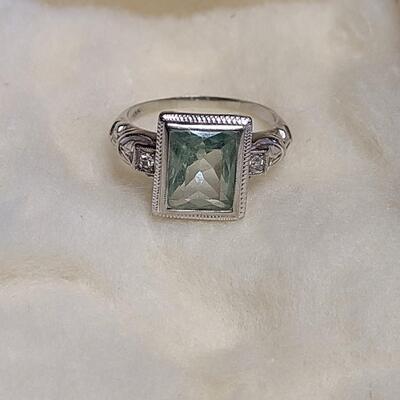 Lot J1: 18kt White Gold Ring
