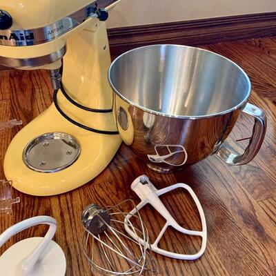 Kitchen aid mixer with accessories