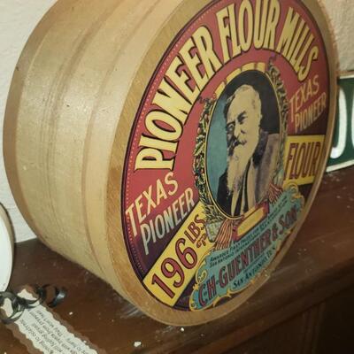 Advertising lidded container round box