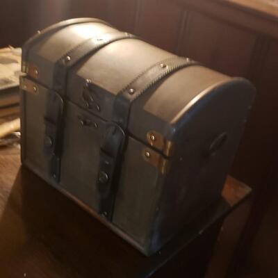 Small treasure chest
