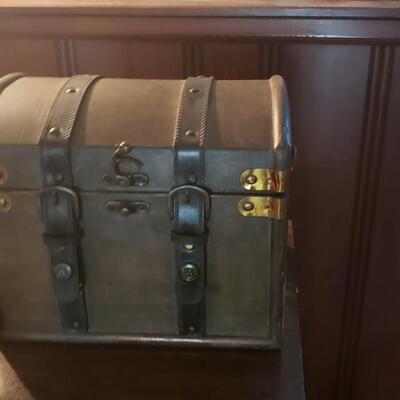 Small treasure chest