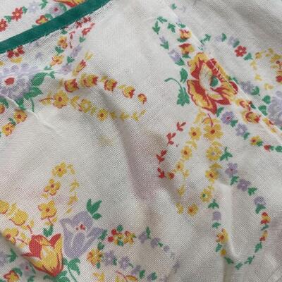 VINTAGE COLORFUL FLORAL APRON