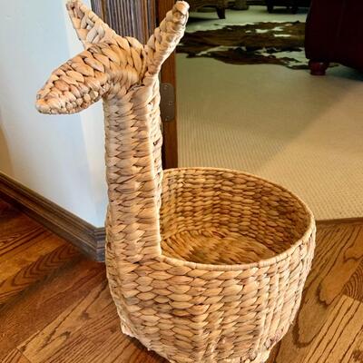 Giraffe storage basket