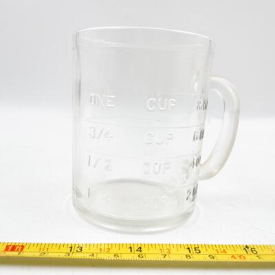 GLASS MEASURING CUP/MUG