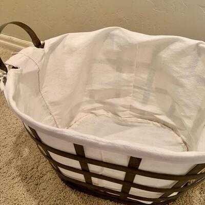 Metal and wood basket with liner