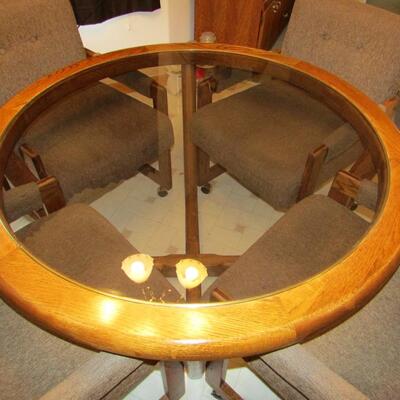 LOT 13  ROUND KITCHEN TABLE WITH 4 CHAIRS