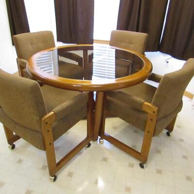 LOT 13  ROUND KITCHEN TABLE WITH 4 CHAIRS