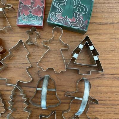 Lot 22 - Vintage Holiday Cookie Cutters