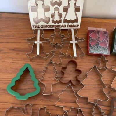 Lot 22 - Vintage Holiday Cookie Cutters