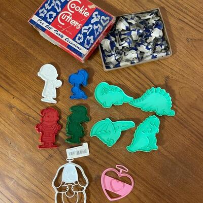 Lot 27 - Vintage Collectible Cookie Cutters