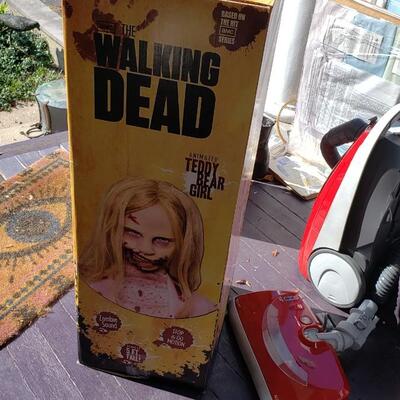 Walking Dead teddy bear girl