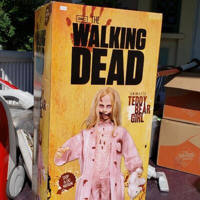 Walking Dead teddy bear girl