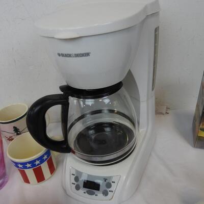 Black & Decket Coffe Machine, 5 Coffee Mugs, Cat & Dog Salt & Pepper Shakers