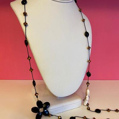 Long Beaded Necklace with Flowers