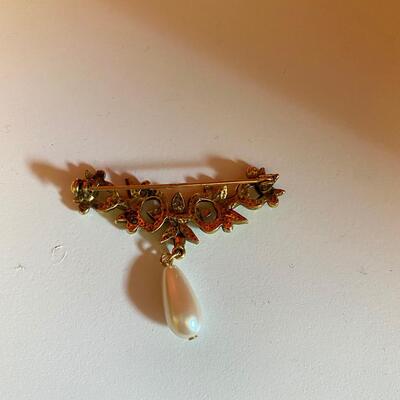 Vintage Gold and Pearl Brooch Pin