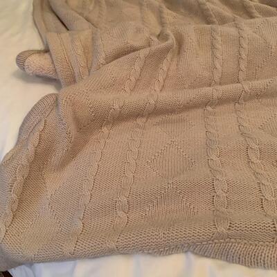Cable Knit and Fleece Nobility Throw