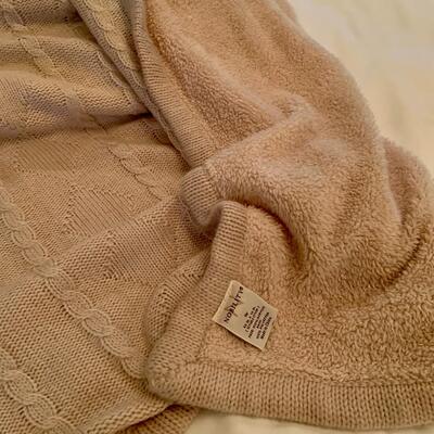 Cable Knit and Fleece Nobility Throw