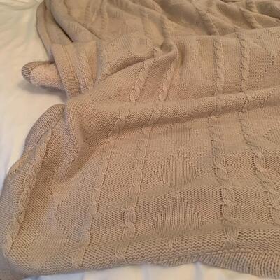 Cable Knit and Fleece Nobility Throw