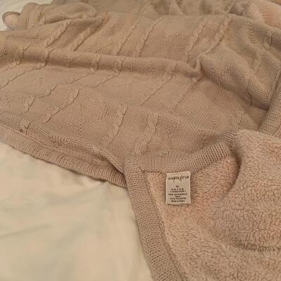 Cable Knit and Fleece Nobility Throw