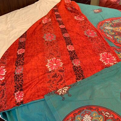 Queen reversible duvet cover with shams