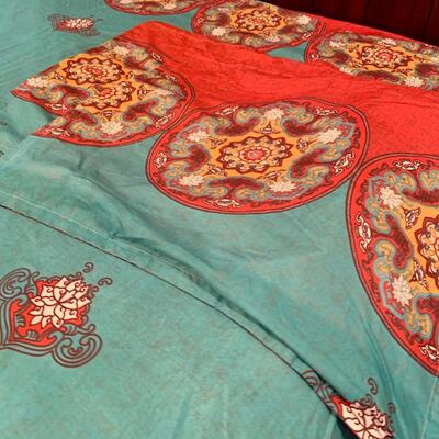 Queen reversible duvet cover with shams