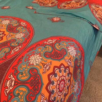 Queen reversible duvet cover with shams