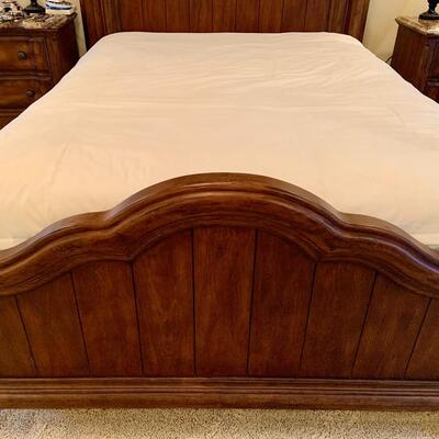 Queen duvet cover with pillows and shams