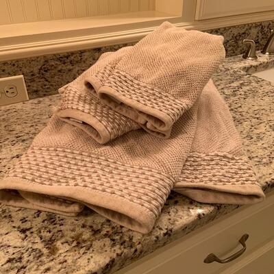 Bath towel with two hand towels