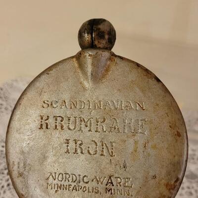 Lot 17: Vintage Nordic Ware Scandinavian Krumkake Iron