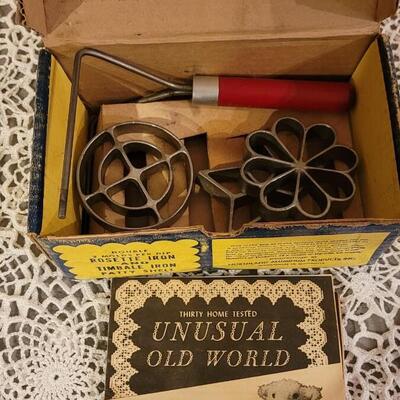 Lot 26: Vintage Cookie Chef Press and Rosette Iron