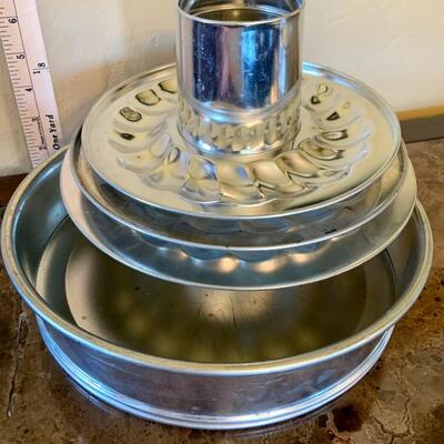 Bundt cake pan