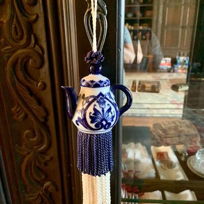 Teapot tassel