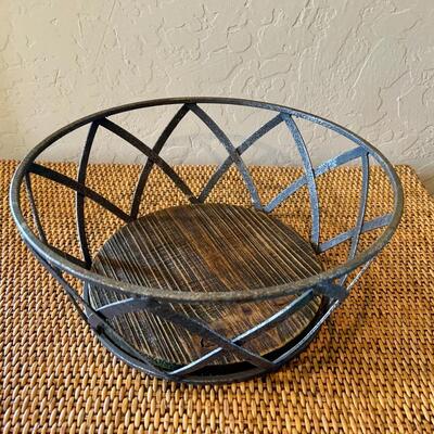 Woven metal bowl/basket