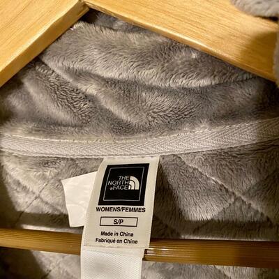 North Face Women's Gray Quilted Fleece Lined Jacket - Size S