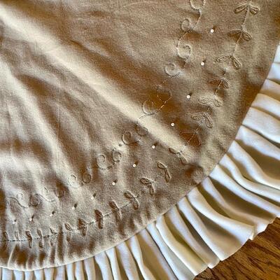 D & F Designs 52" Tan and Beige Winter White Pearls Felt Ruffle Christmas Tree Skirt